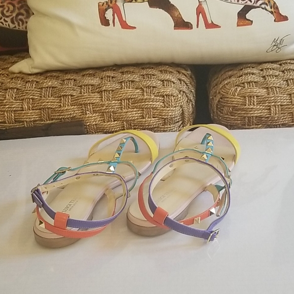 LUIGI TRAINI LEATHER FLAT SANDALS. - Picture 2 of 4